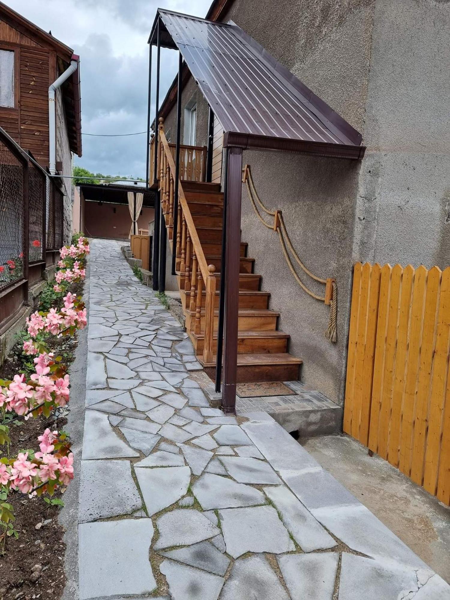 New Horizons , Apartment With 5 Bedrooms, Whole Apartment, Апартмент Целиком Dilijan Ngoại thất bức ảnh